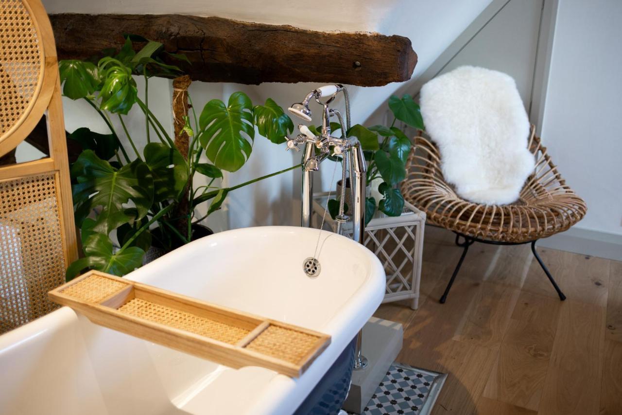Вилла The Forge - Beautiful Contemporary Barn - Hot Tub Бриджнорс Экстерьер фото
